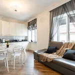 Golden - Elegant Stay, Podwale Street