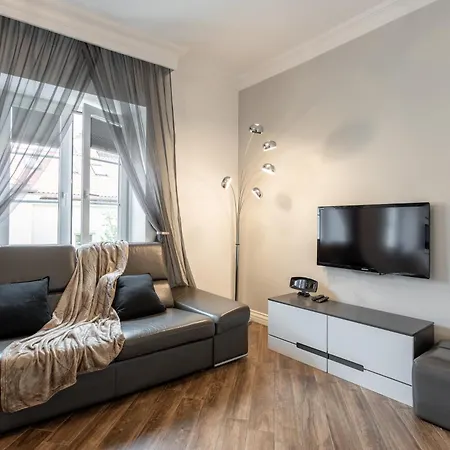 Golden - Elegant Stay, Podwale Street
