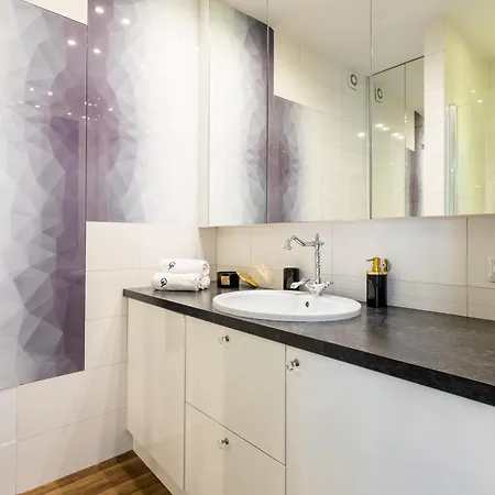 Golden - Elegant Stay, Podwale Street Apartment