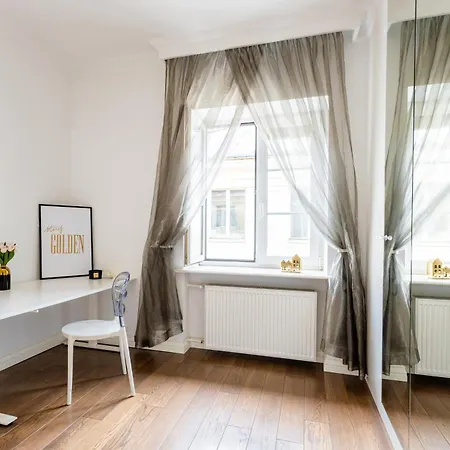 Golden - Elegant Stay, Podwale Street *
