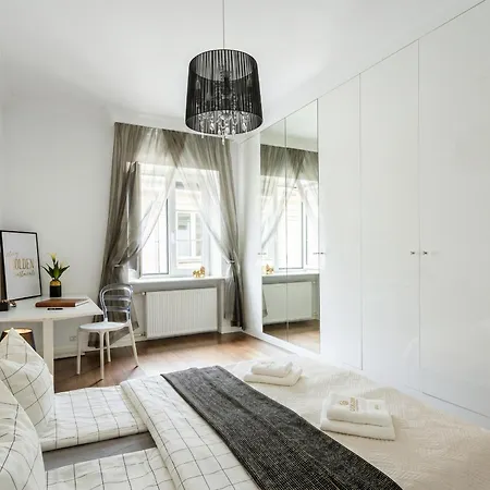 Golden - Elegant Stay, Podwale Street ורשה