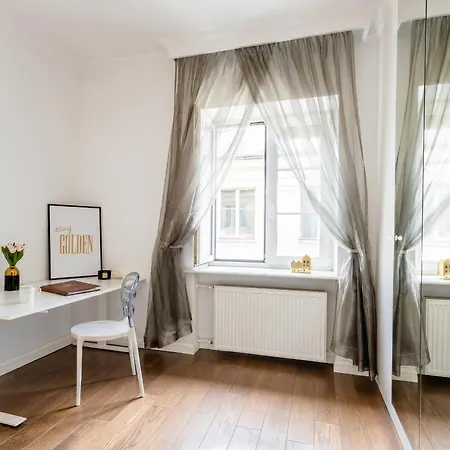 Golden - Elegant Stay, Podwale Street *